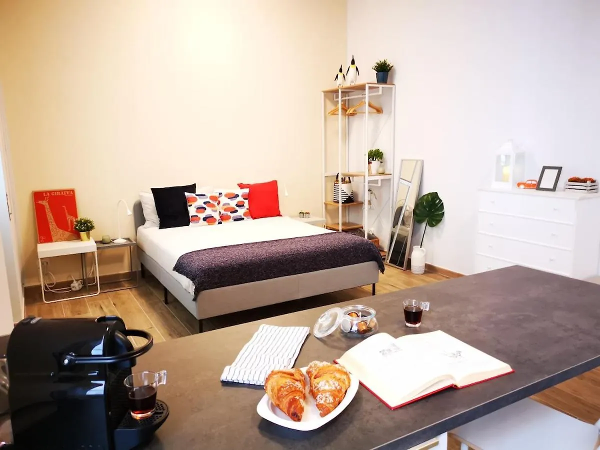 Cozy Studio 50 Meters From The Metro Milano İtalya